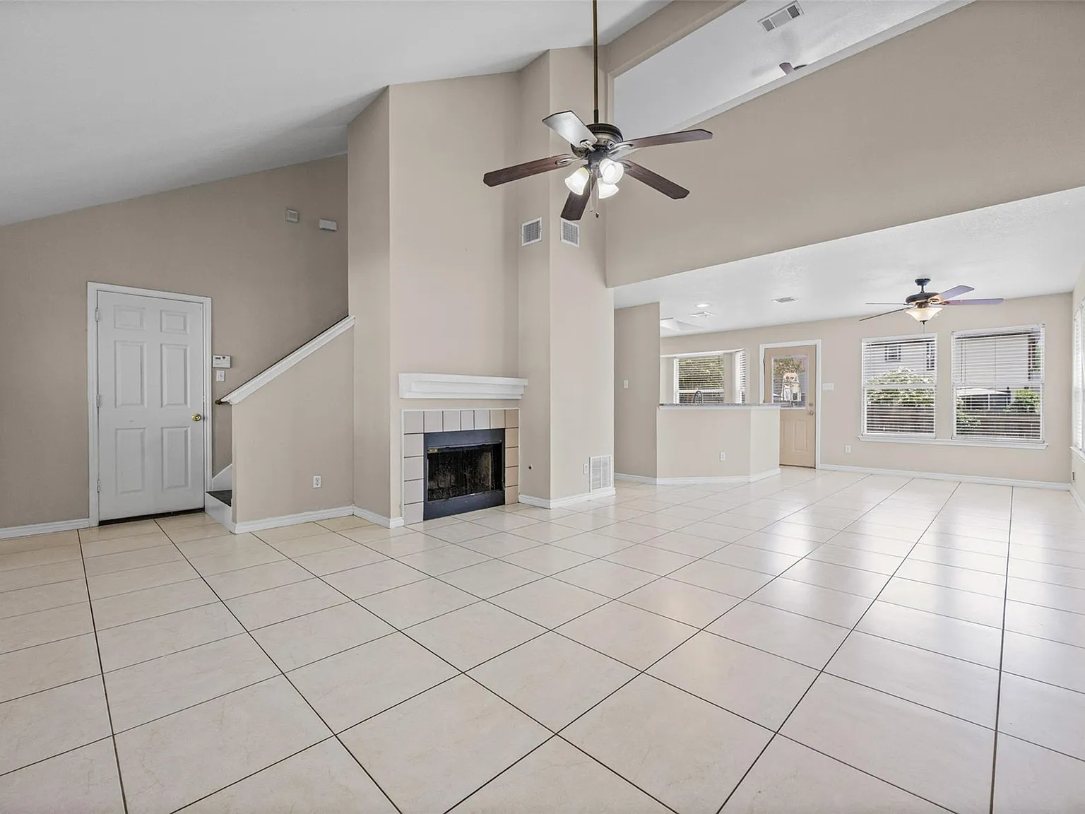 3 bed, 2.5 bath, 1704 sqft, $1,950 — Photo 4