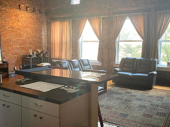 2nd image of 1417 Market St APT 32