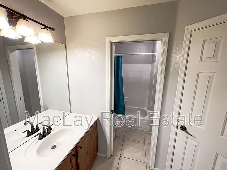 4645 E Kelly Dr — Photo 25