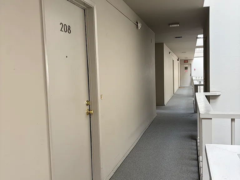 1817 California St #208 — Photo 2