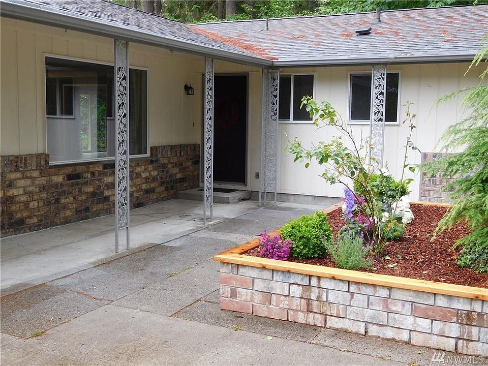 1st image of 2317 Lakemoor Dr SW