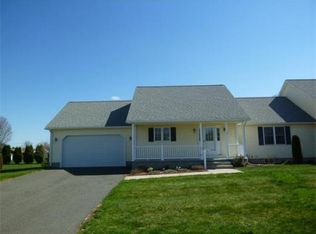 6 Ian Cir, Easthampton, MA 01027
