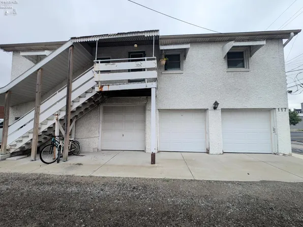 117 Monroe St, Pt Clinton, OH 43452