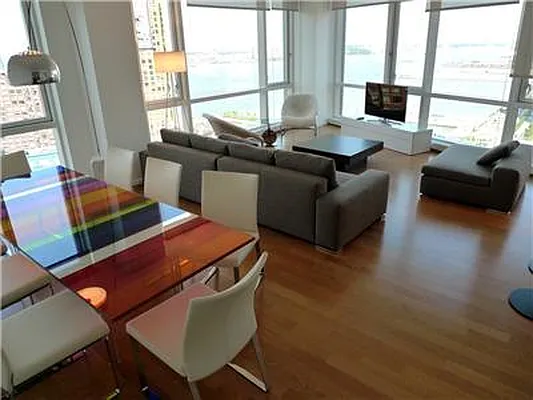 Rented by Domus Realty | media 28