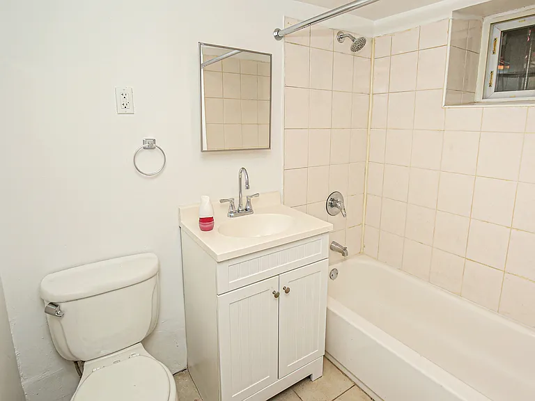 221 Howard Ave #1R — Photo 19