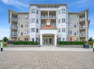 50 Lakebreeze Dr #216, Clarington, ON L1B0V9