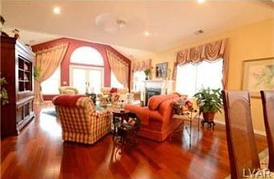 3rd image of 120 Moor Dr