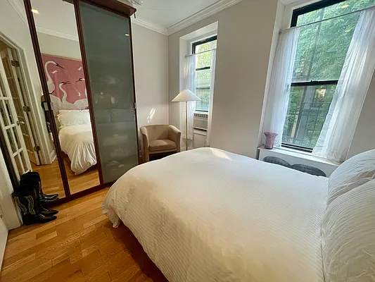 Rented by R New York | media 12