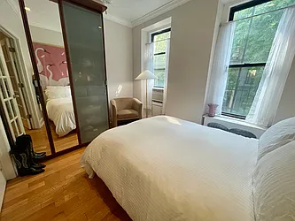 Rented by R New York