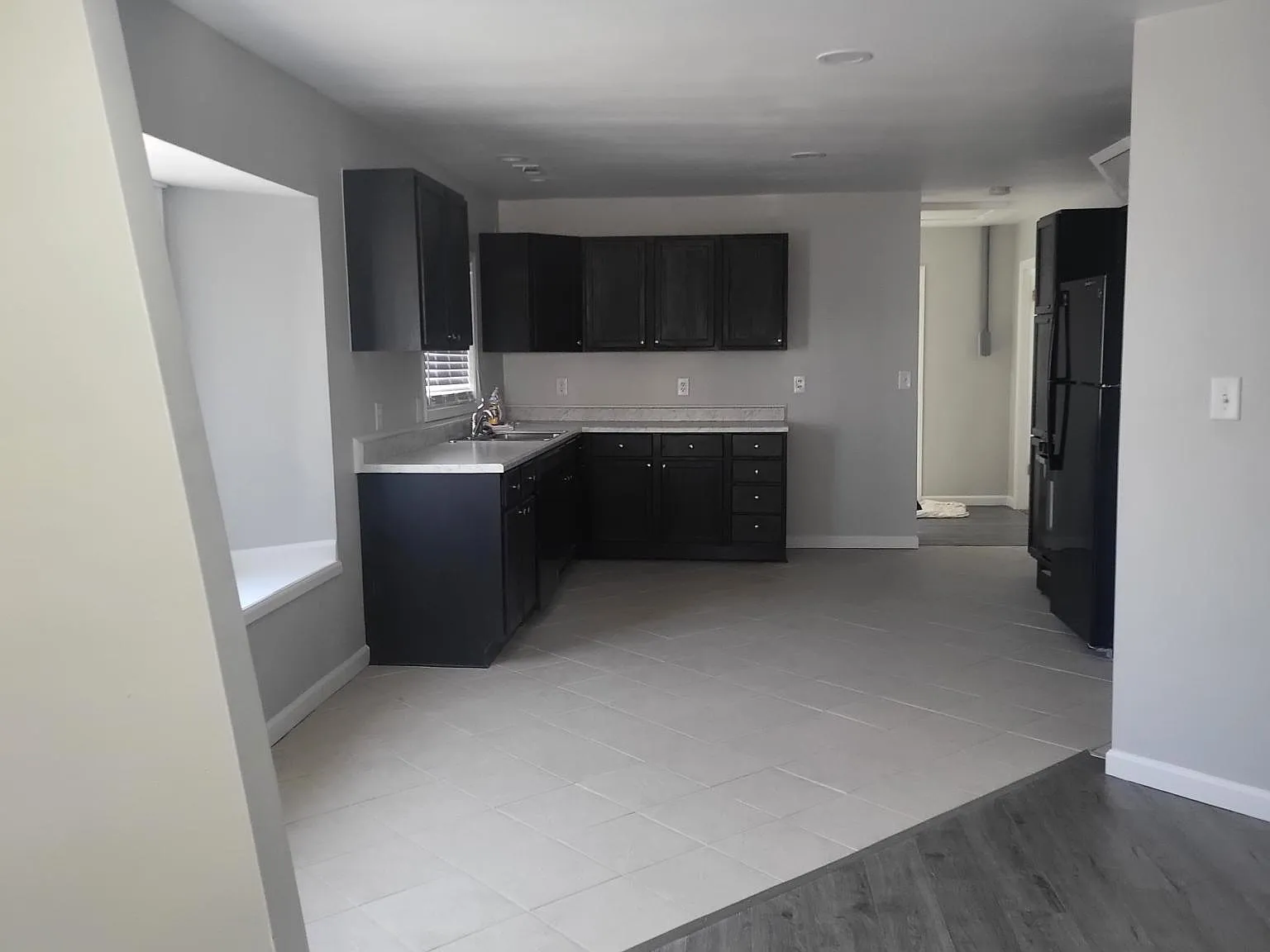 615 W Benton Ave — Photo 3