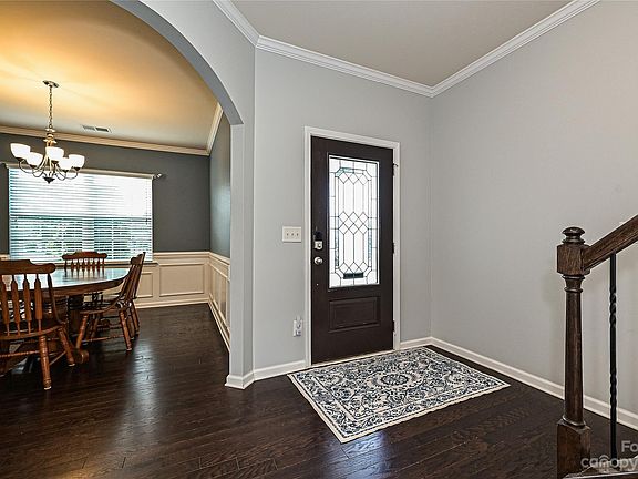 4th image of 140 Sequoia St