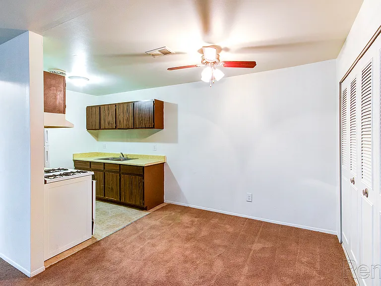 The Glens Apartments — Photo 26