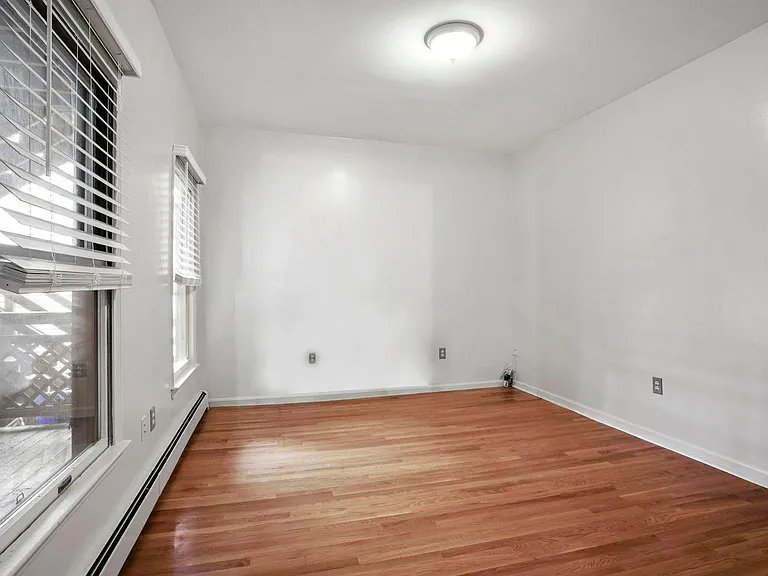 190 W 7th St #1 — Photo 10