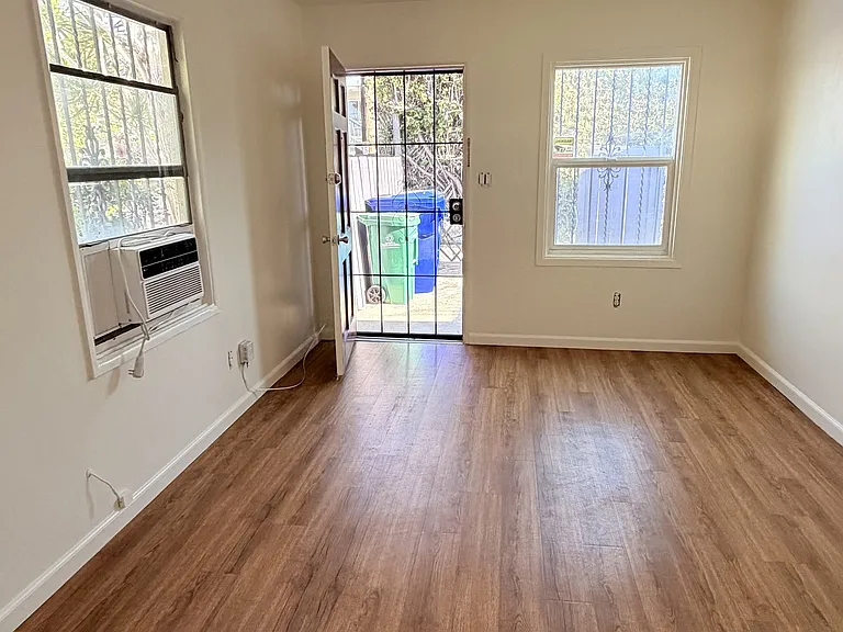 DUPLEX, living room