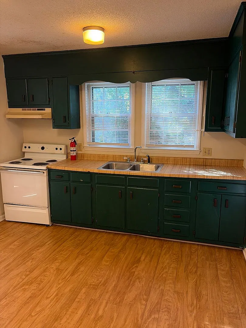 3223 Rosie Street — Photo 4