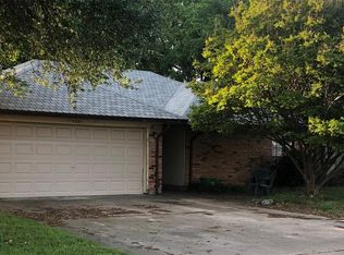 5221 Hill Ridge Dr, Fort Worth, TX 76135