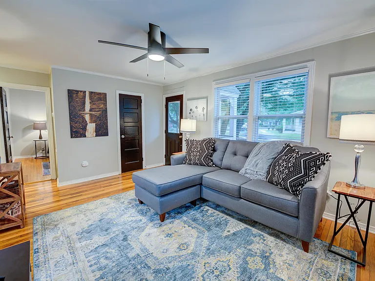 322 S Kilbourne Rd — Photo 6