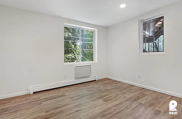 Rented by REZI | media 23