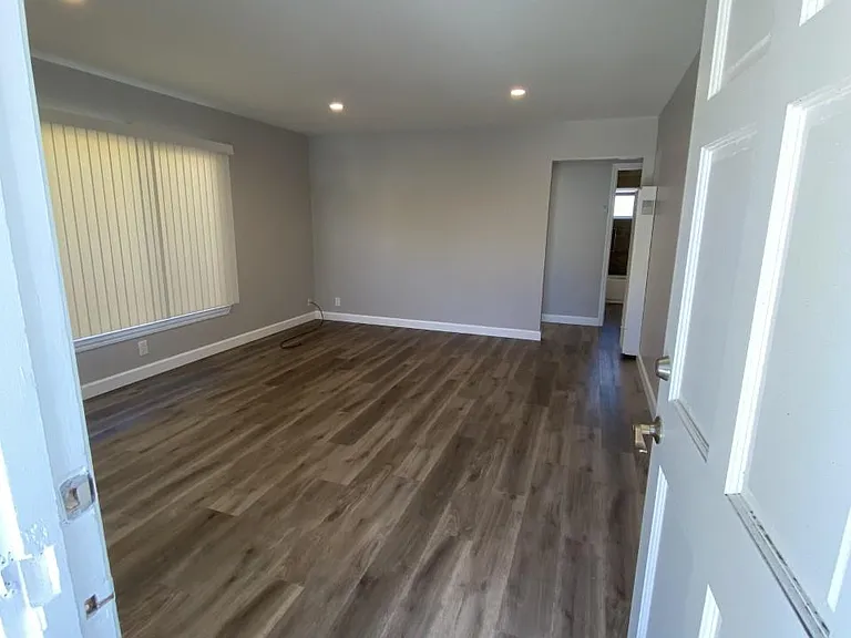 855 Adams St — Photo 2