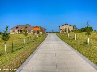 1272 Pitzer Rd, Earlham, IA 50072