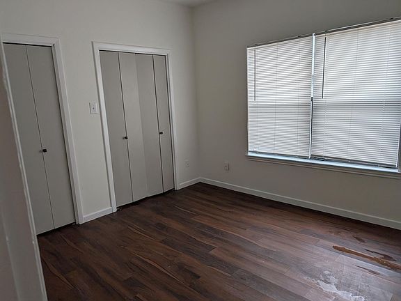 2nd image of 1221 W Hopkins St #13