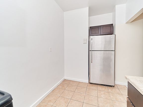 3rd image of 735 W 172nd St APT B26