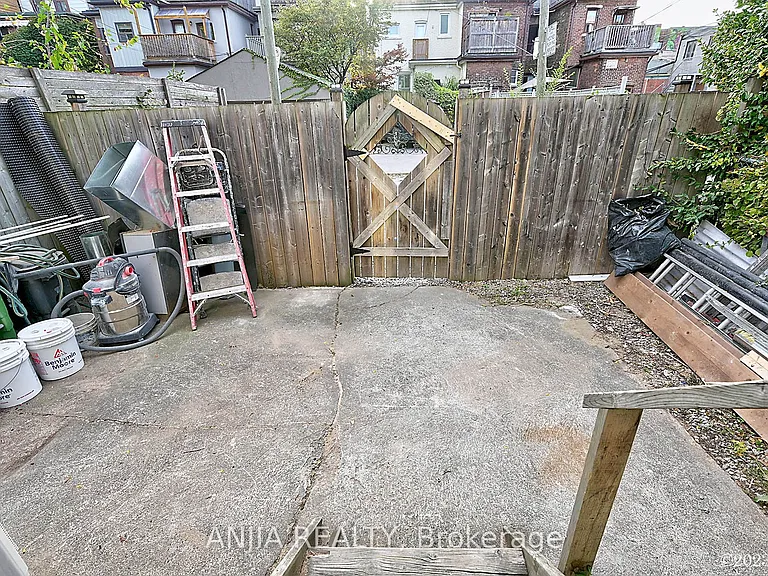 36 Gough Ave #UPPER — Photo 16