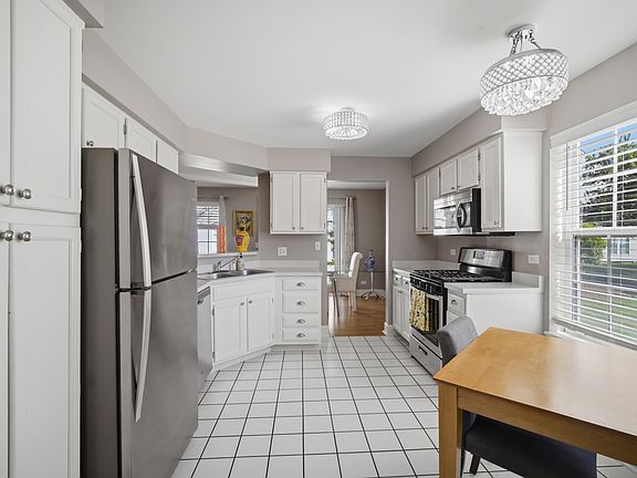 3rd image of 109 Meadowbrook Ln #44A