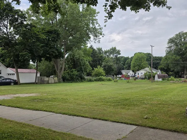 111 Grove Ave, Alma, MI 48801