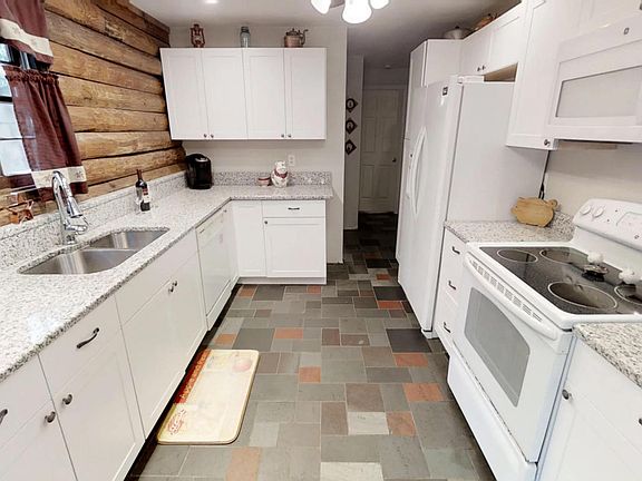 4th image of 4380 Clovercrest Dr