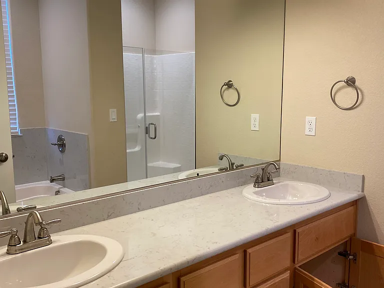 639 Livingston Ave — Photo 20