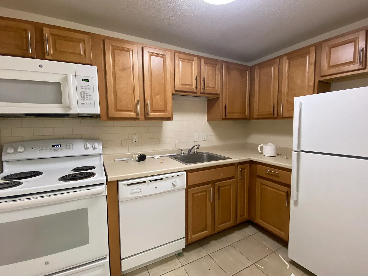 Studio, 400 sqft, $1,825 — Photo 3