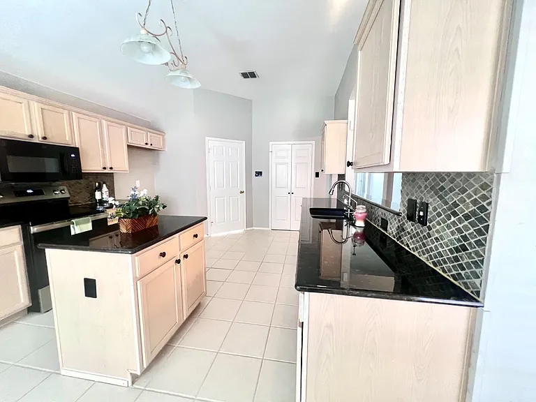 10718 Brandenberg Dr — Photo 11