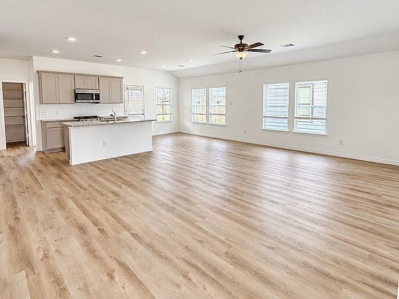 3rd image of 511 Oak Chase Ave