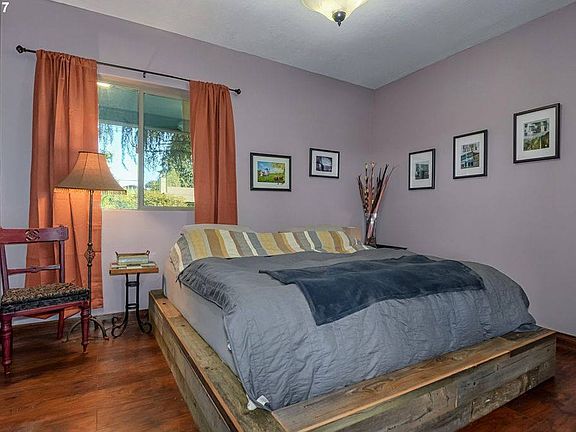 3rd image of 3605 NE 39th St