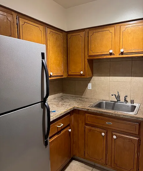 Park Lane Apartments — Photo 14