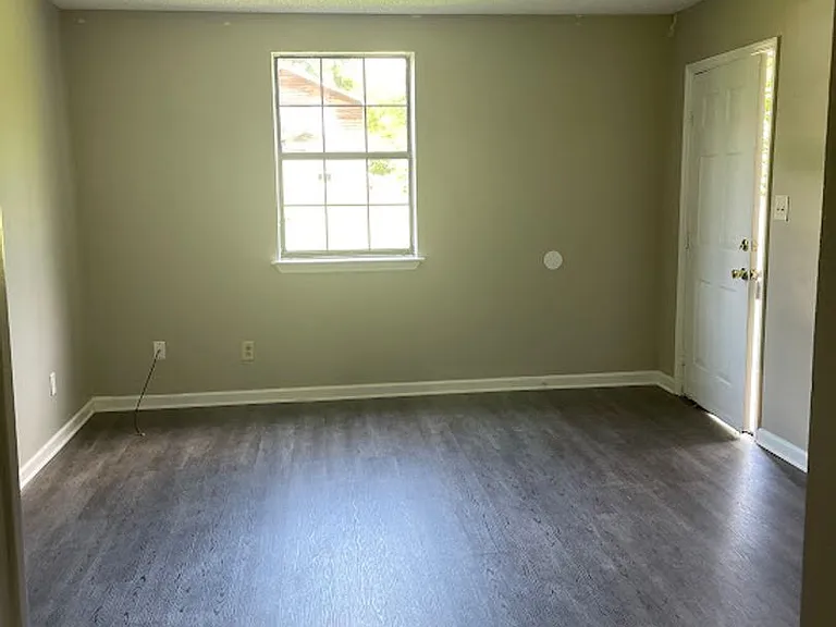 52 Iris Ln — Photo 2