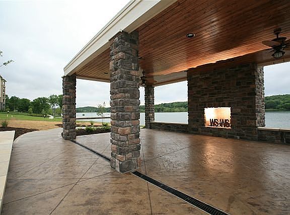 2nd image of 615 Waterside Cir