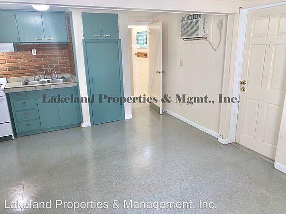 3rd image of 1030 Lakewood Ct APT 2
