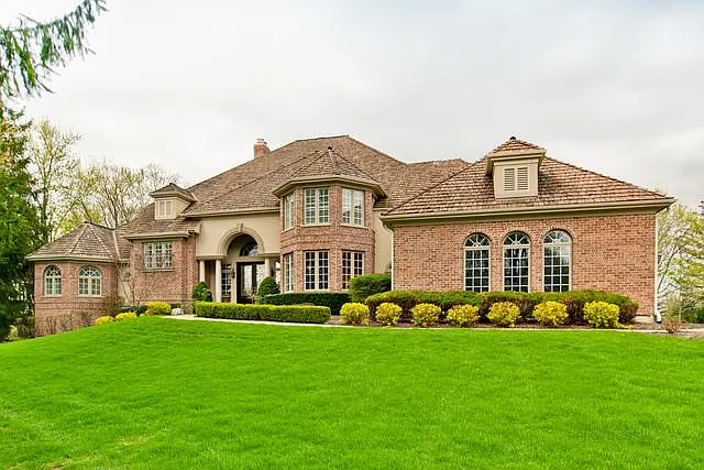 11 Kensington Dr photo 1