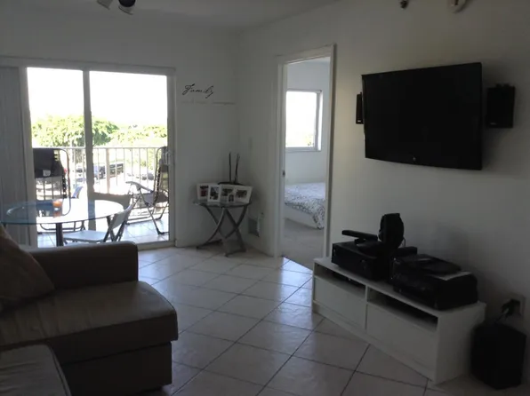 2475 NW 16th Street Rd, Miami, FL