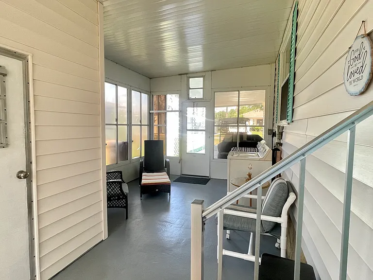 1016 Nell Way — Photo 32