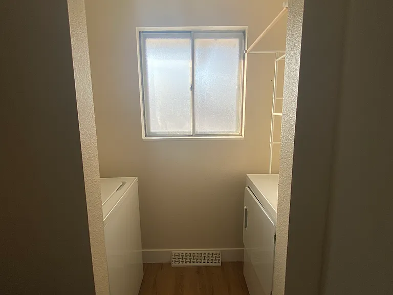 935 6th St #4 — Photo 7