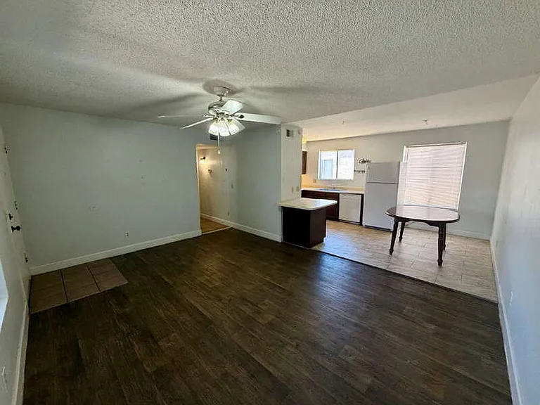 846 N Revere #202 — Photo 4
