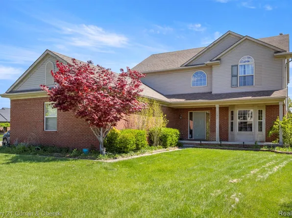 30537 Linden Ct, Flat Rock, MI 48134