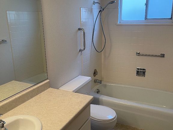 5th image of 28 Amherst Ave APT 2-C