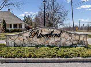 446 Delaware Dr, Perrysburg, OH 43551