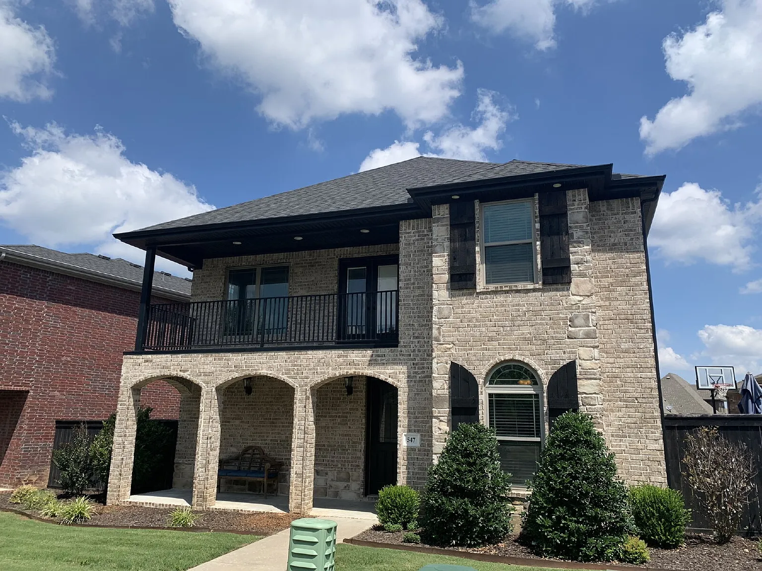 5 bed, 2.5 bath, 2113 sqft, $2,750 — Photo 2