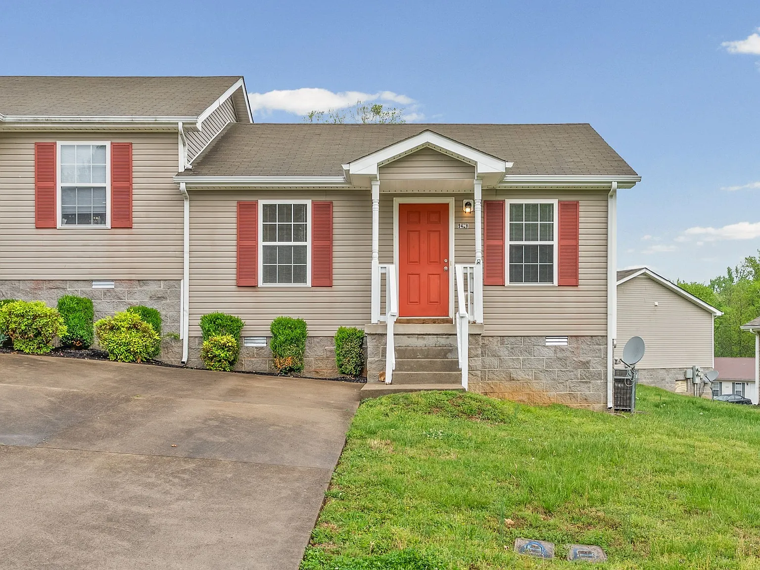 2 bed, 1.0 bath, 1000 sqft, $895 — Photo 1