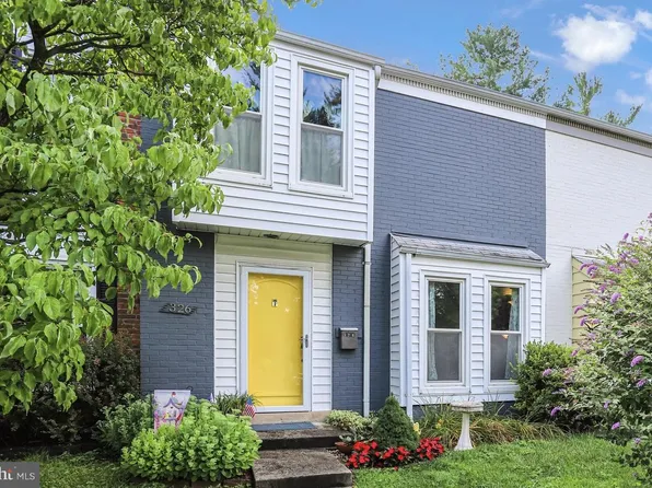326 Shenandoah St SE, Leesburg, VA 20175